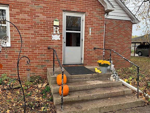 3rd image of 212 W Elm St