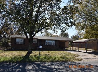 1406 E Choctaw Ave, Sallisaw, OK 74955