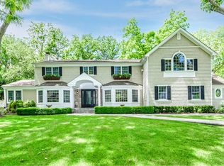2 Banbury Ln, Huntington, NY 11743