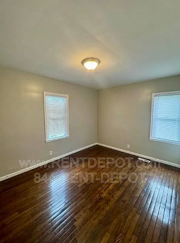 2 bed, 1.0 bath, 738 sqft, $952 — Photo 4