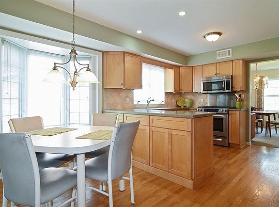 3rd image of 428 E Carpenter Dr