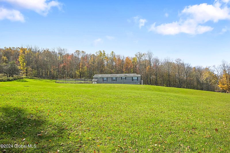 4th image of 1040 McKee Hill Road