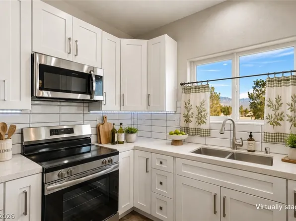 711 W Leffner Dr, Pahrump, NV 89060