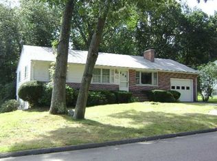 16 Saxony Dr, Warwick, RI 02886