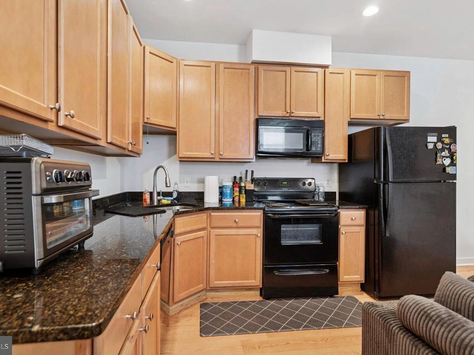 2 bed, 2.0 bath, 800 sqft, $1,900 — Photo 2