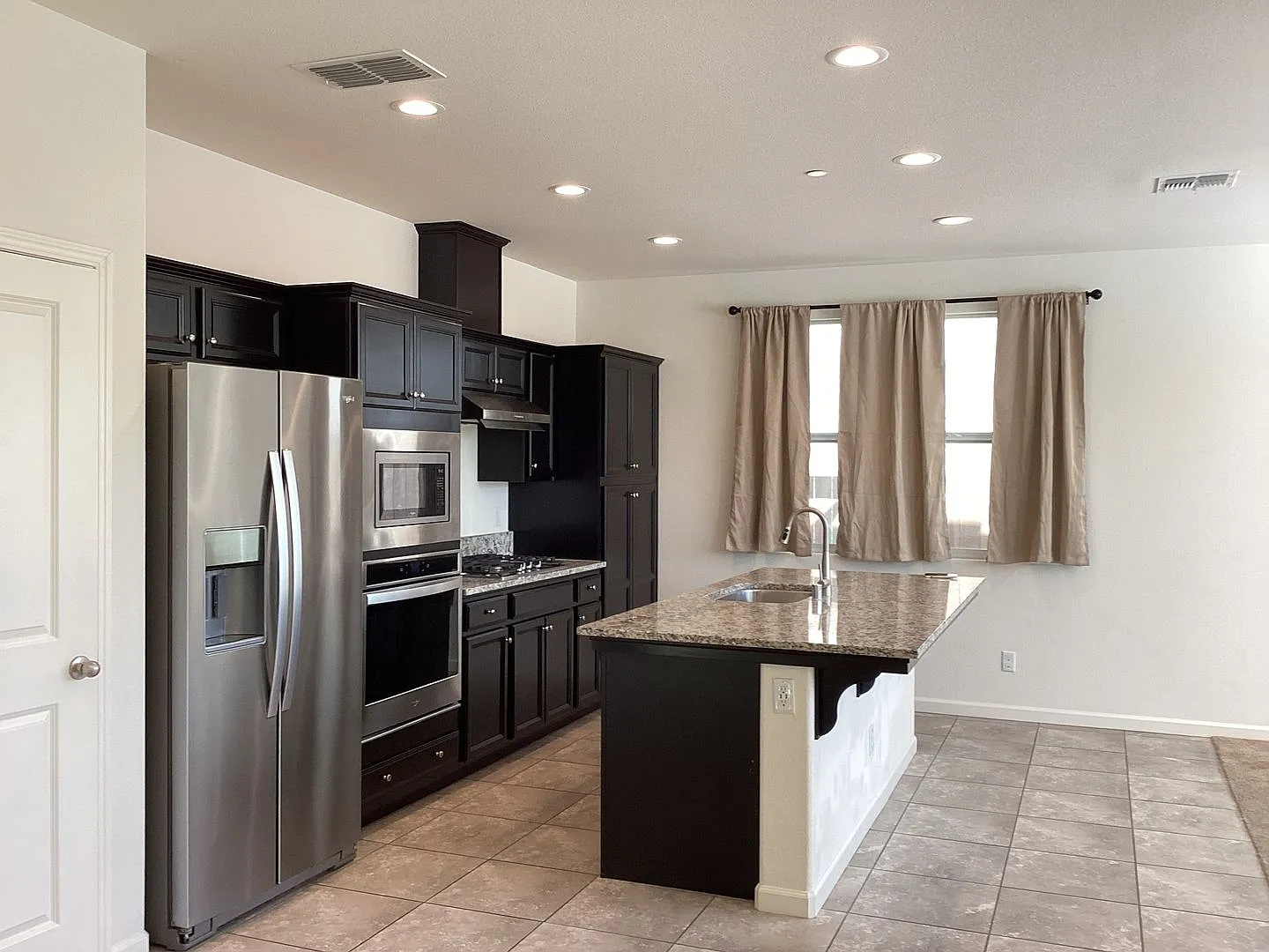Welcome to Riverstone — Photo 3