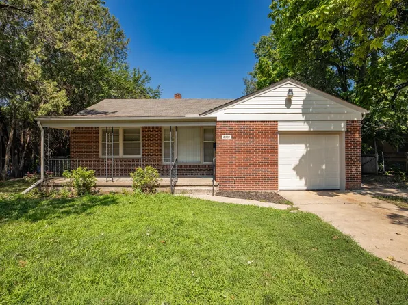 2331 S McAdam Dr, Wichita, KS 67218