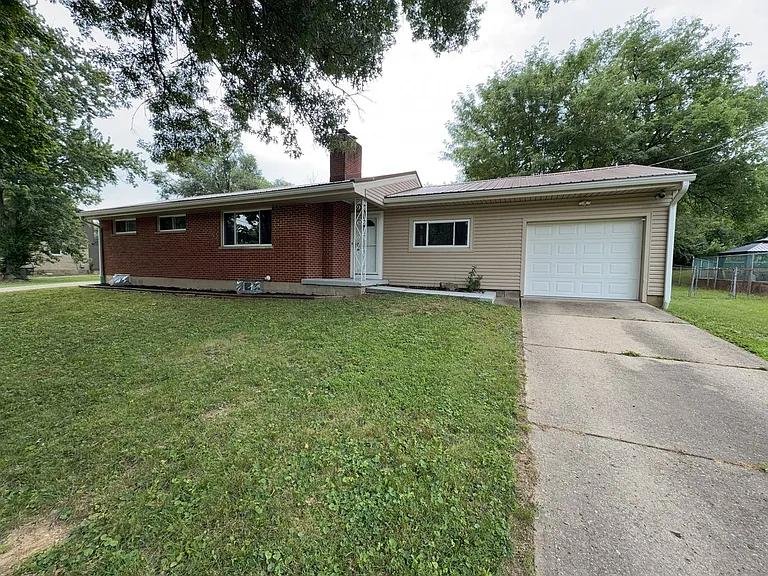 8221 Sunburst Dr — Photo 1