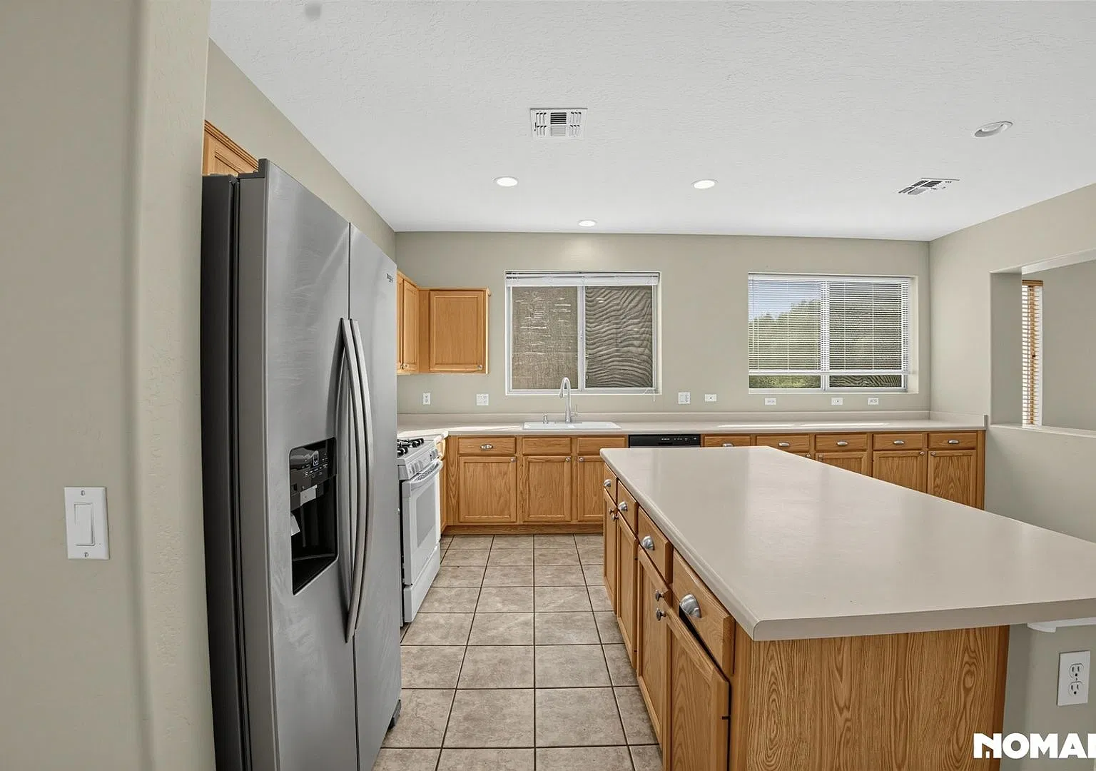 Spacious 4BR House in Avondale — Photo 3