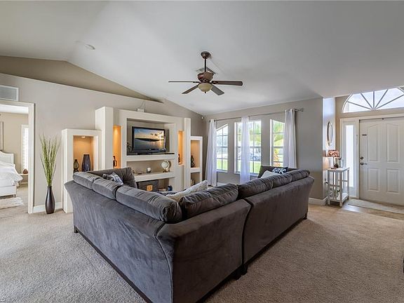 5th image of 1137 SW 40th Ter