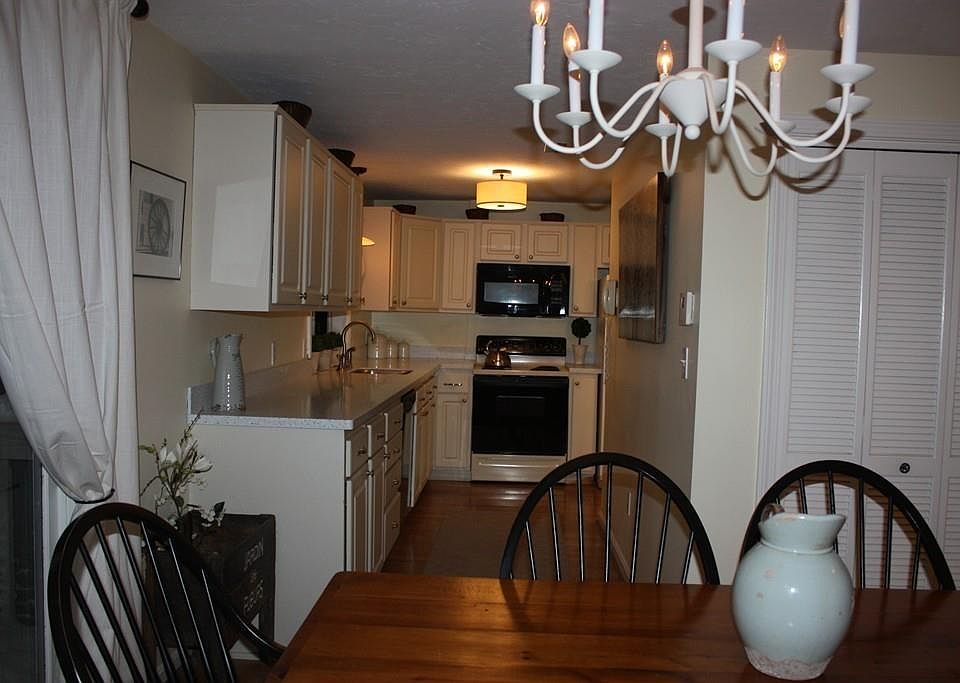 1st image of 210 Centre St Unit 10