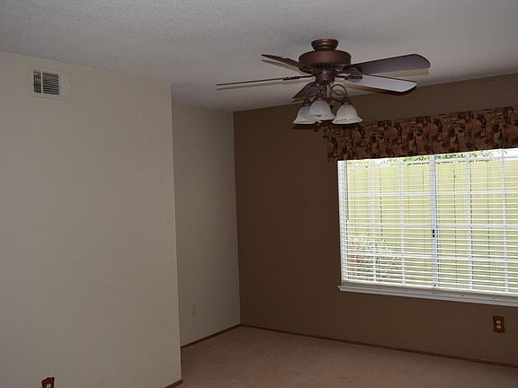 4th image of 11 N Hickory Ave