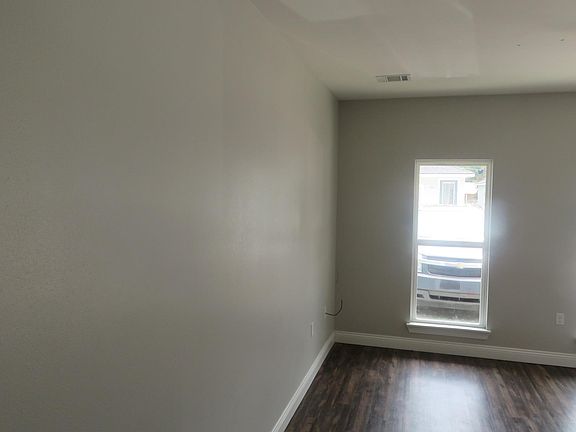 4th image of 304 Lacey Eden Ln