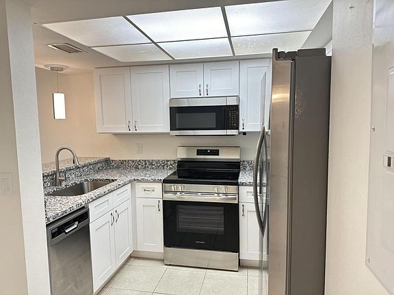 2nd image of 3018 Sir Hamilton Cir