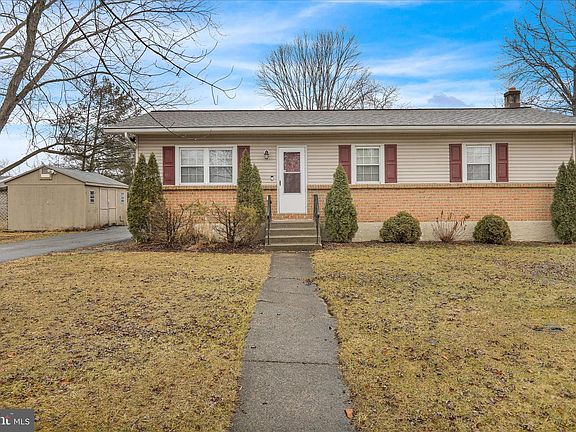2nd image of 219 Shockley Dr