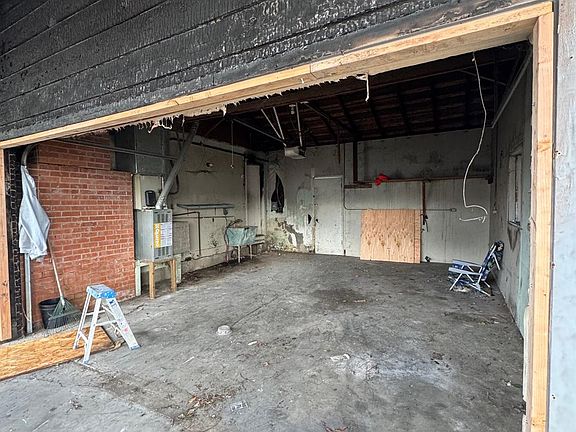 5th image of 2100 Aloha Way