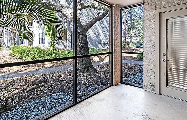 Sabal Palm at Lake Buena Vista Apartment Homes — Photo 4