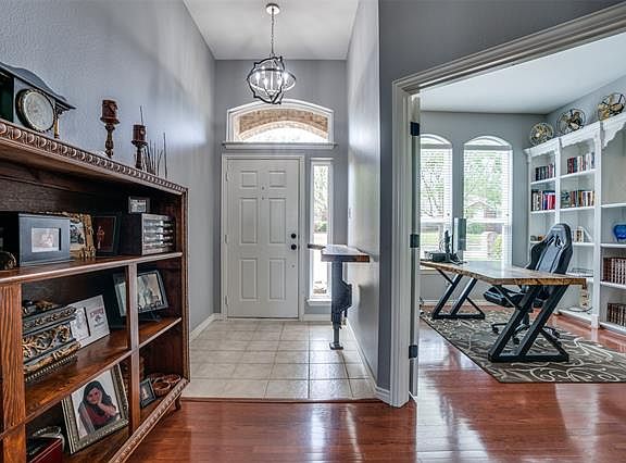 3rd image of 3805 Gardenia Ln