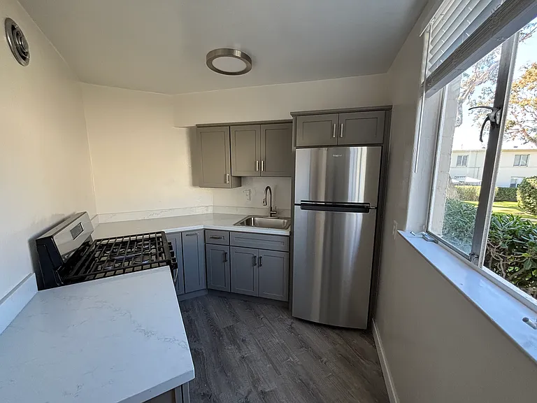 575 Carla Way — Photo 8