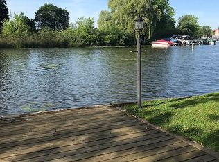 352 W Wisconsin Ave, Oconomowoc, WI 53066