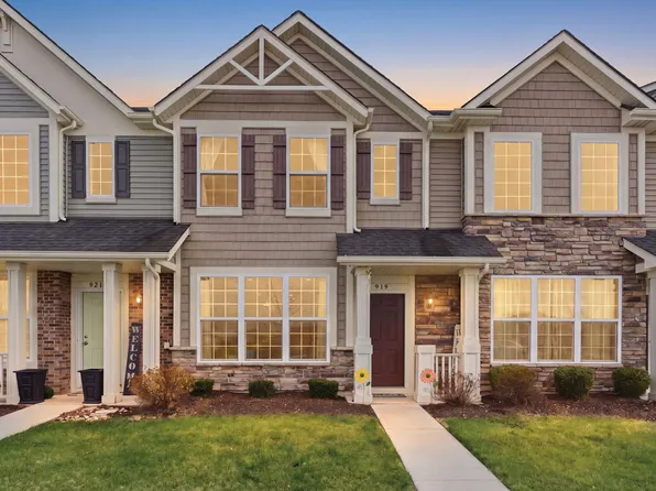 919 E 117th Pl, Crown Point, IN 46307