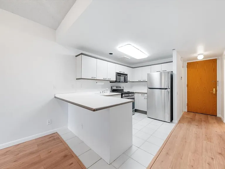 50 E Hartsdale Ave #1W — Photo 4