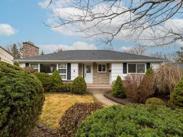 7 Lincoln Dr, Halifax, NS B4A 1S6