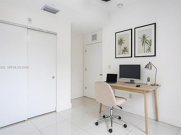 5th image of 1901 S Le Jeune Rd APT 2