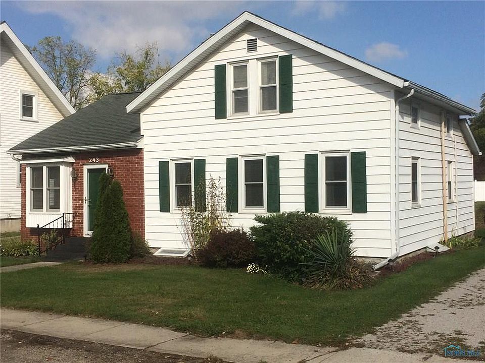 1st image of 243 E Lynn St