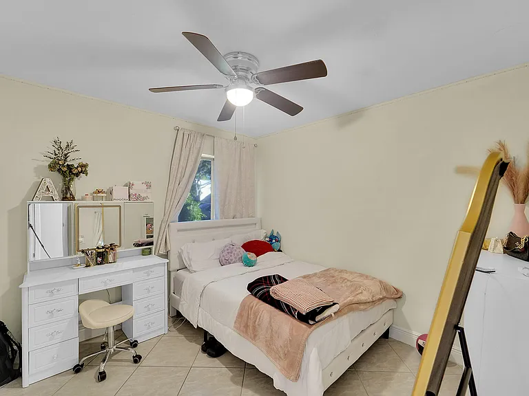 261 Wimbledon Lake Dr — Photo 11