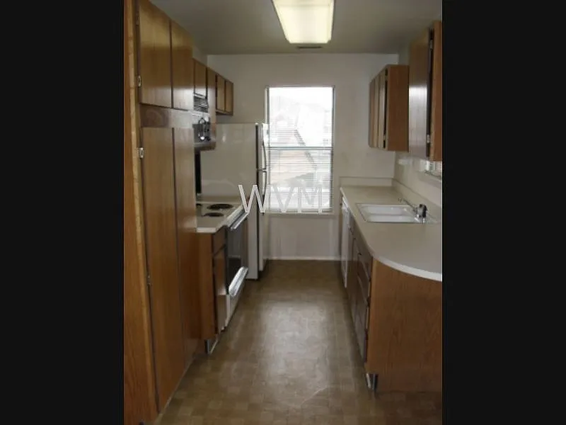 Banyon Hollow 2nd floor condo — Photo 2