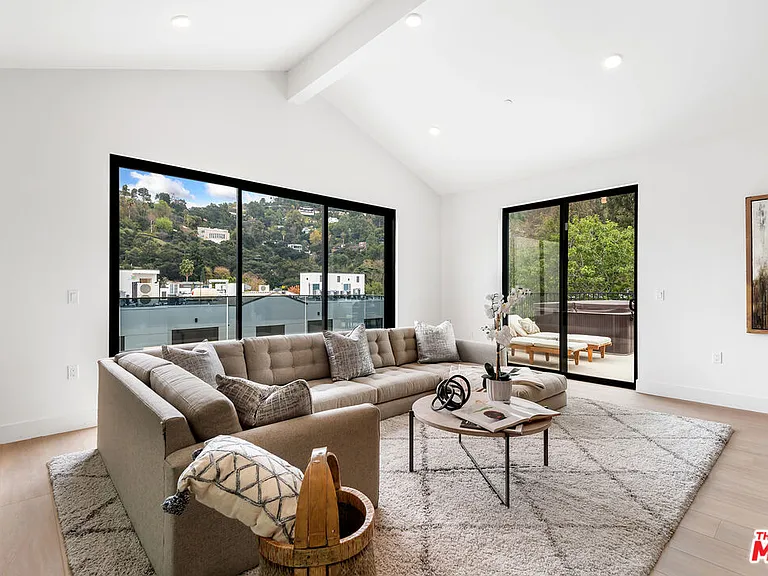 3659 1/2 Regal Pl — Photo 10