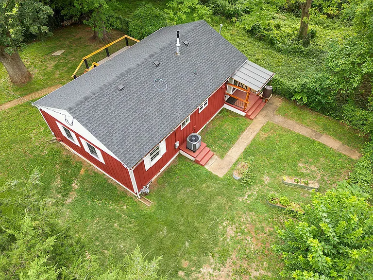 315 Caroline Ave — Photo 91
