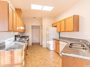 5th image of 7852 SW 84th Way