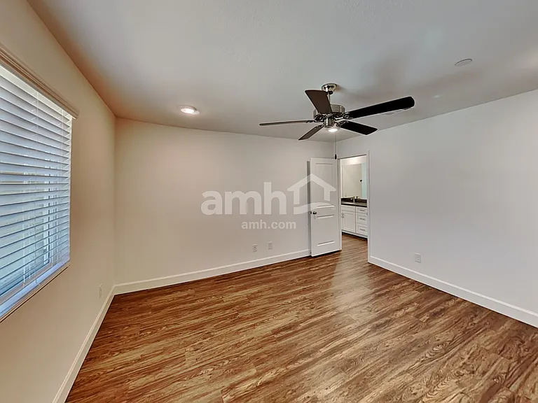 10081 Roseum Ct — Photo 9