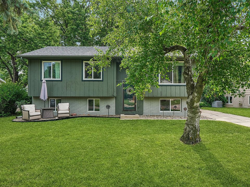 1st image of 9189 Oakwood Dr