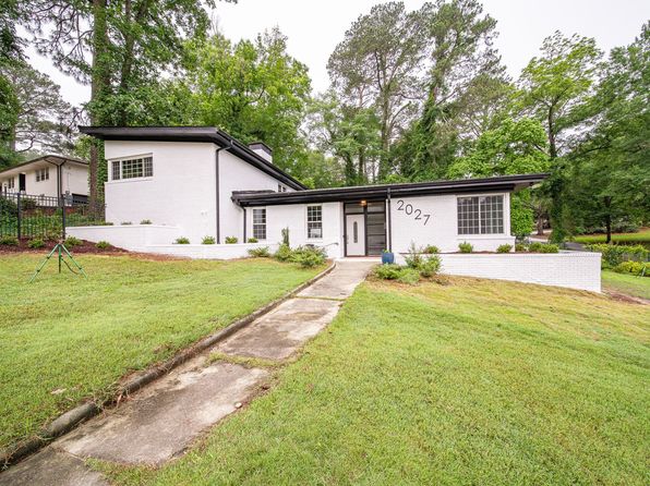 2027 Preston Dr