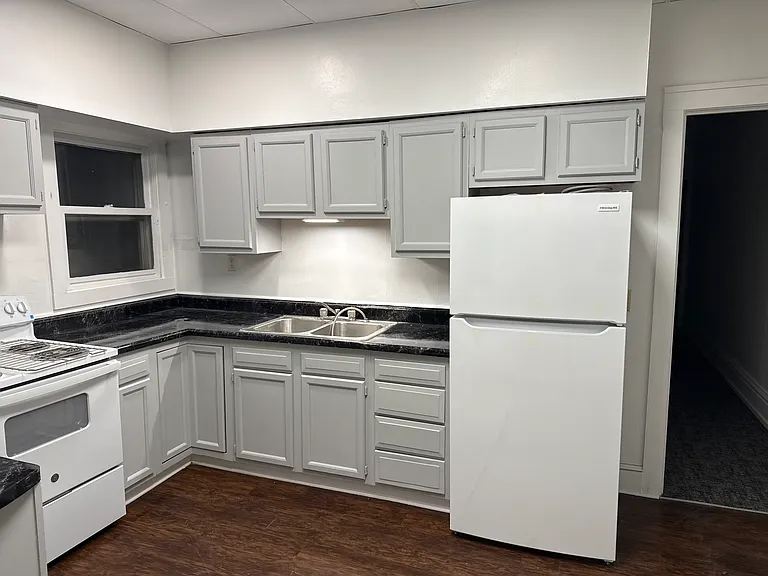 915 College Ave #2 — Photo 12