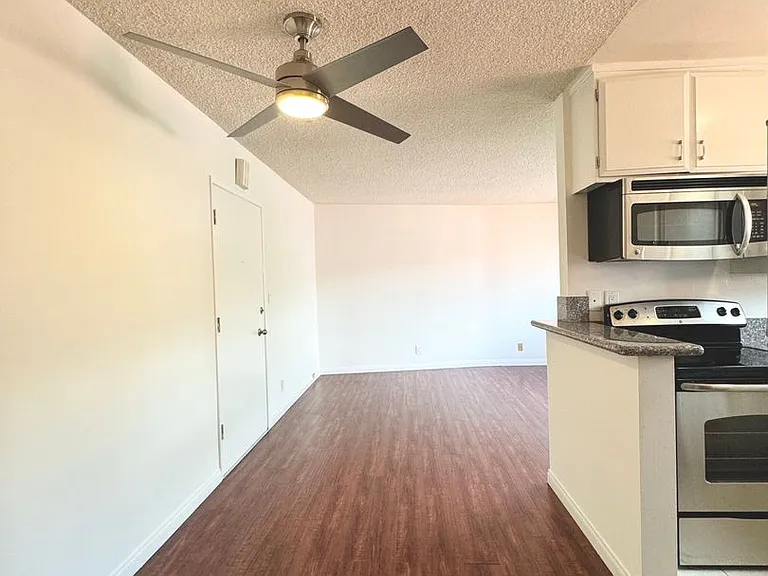 2106 S Bentley Ave — Photo 5