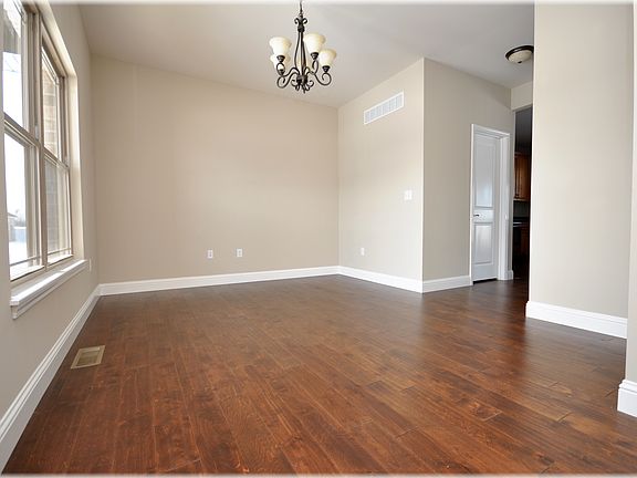 3rd image of 301 Aberdeen Dr