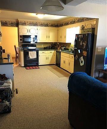 5th image of 925 N Elm St