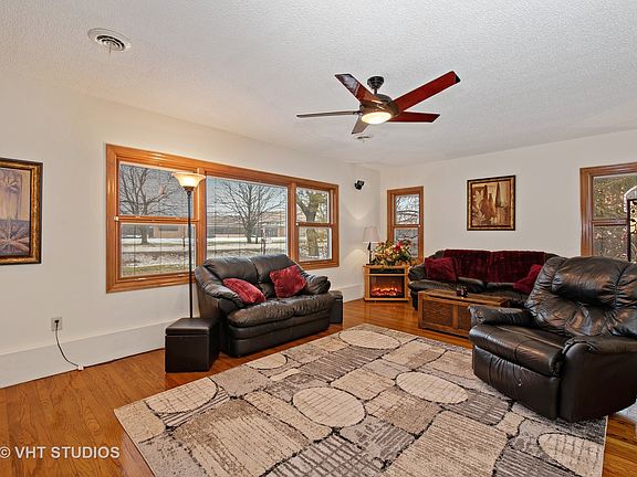 3rd image of 1590 W Highland Ave