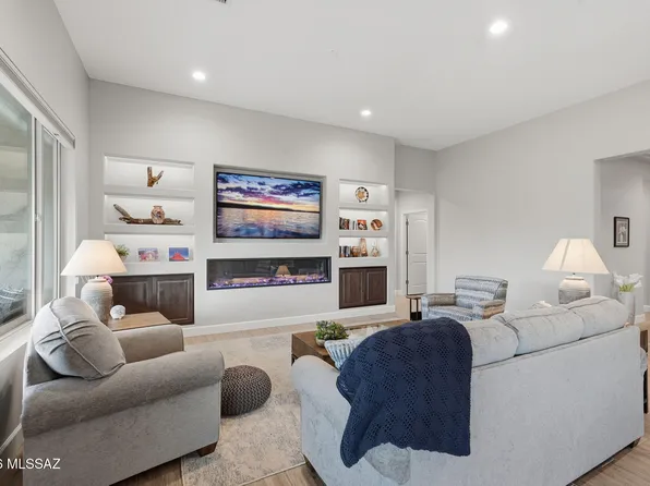 1432 E Golden Rock Way, Green Valley, AZ 85614