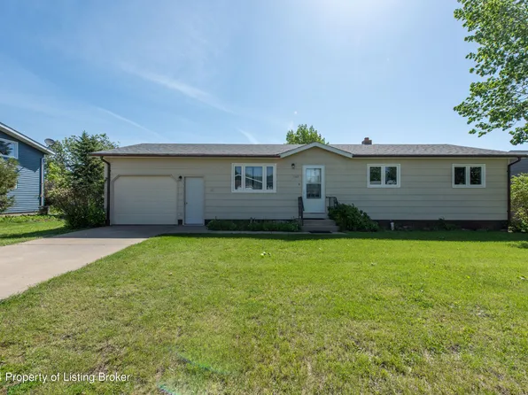 142 Haugen Dr NW, Killdeer, ND 58640