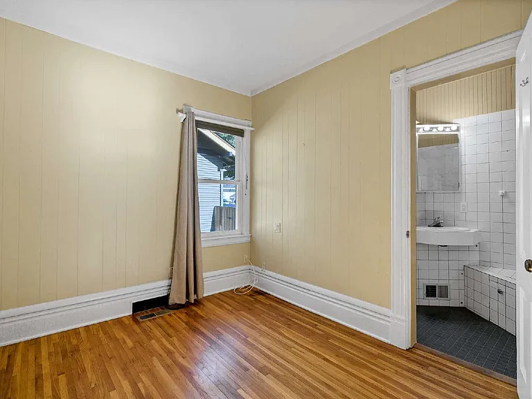 218 N 8th St — Photo 9