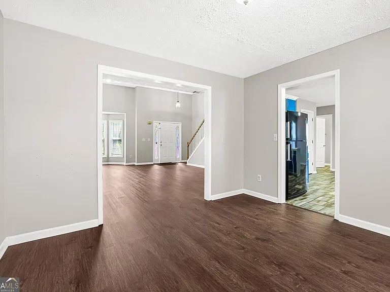 690 Burnham Rdg — Photo 5