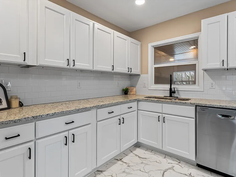 1090 Shalimar Dr — Photo 11
