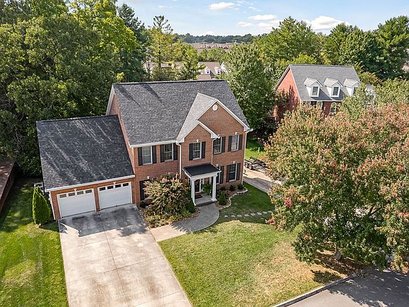 2nd image of 860 Oaklawn Ct