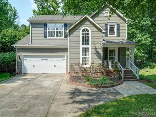 8735 Woodhill Manor Ct, Charlotte, NC 28215
