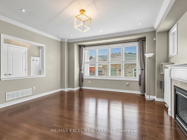 25 Demott Ave — Photo 9